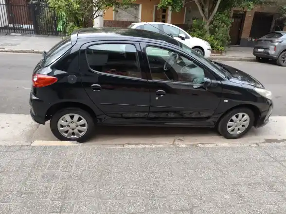 Peugeot 207 Xs Sedan 1.9 5 P 2010 - foto 4
