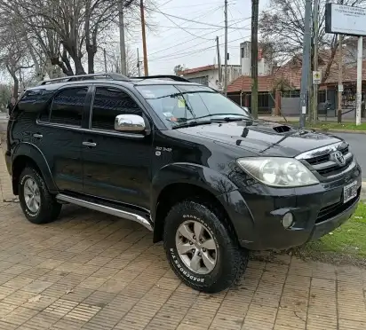 Toyota Hilux Sw4 3.0 Srv Cuero At 4X4 2006 - foto 1