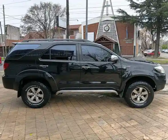Toyota Hilux Sw4 3.0 Srv Cuero At 4X4 2006 - foto 2