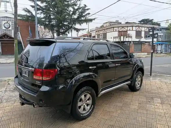 Toyota Hilux Sw4 3.0 Srv Cuero At 4X4 2006 - foto 5