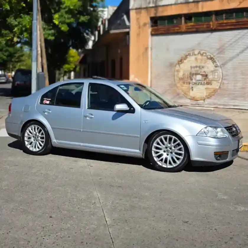 Volkswagen Bora 1.8 Highline T 180Cv Cuero 2008 - foto 1
