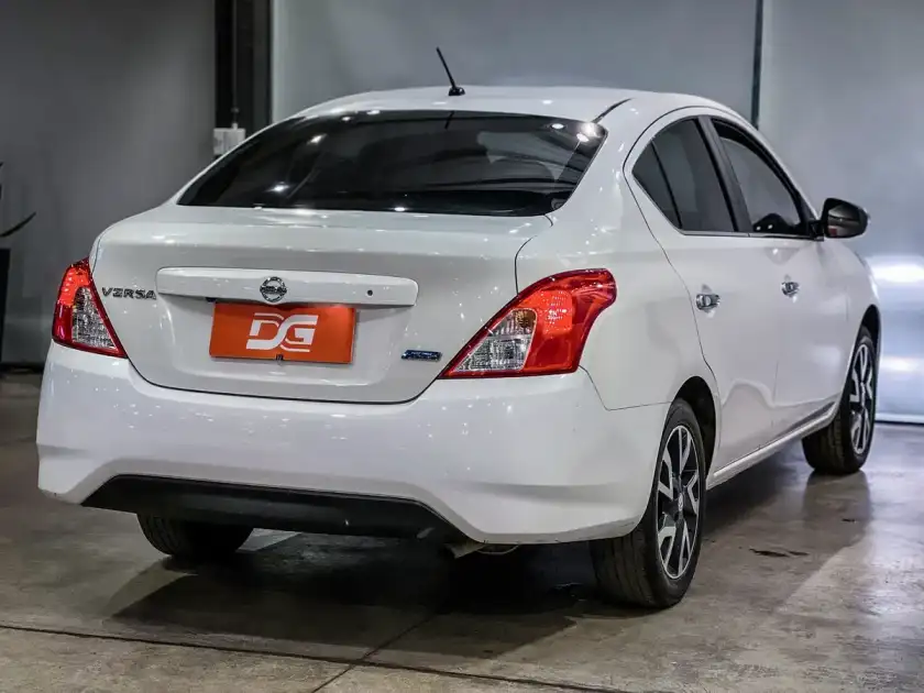 Nissan Versa 1.6 Exclusive At 2017 - foto 3