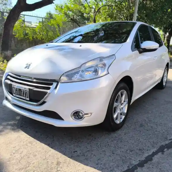 Peugeot 208 1.5 Allure 2013 - foto 1