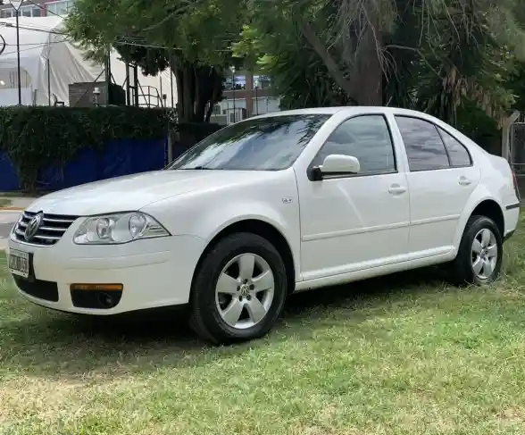 Volkswagen Bora 2.0 Trendline 115Cv Tiptronic 2013 - foto 1