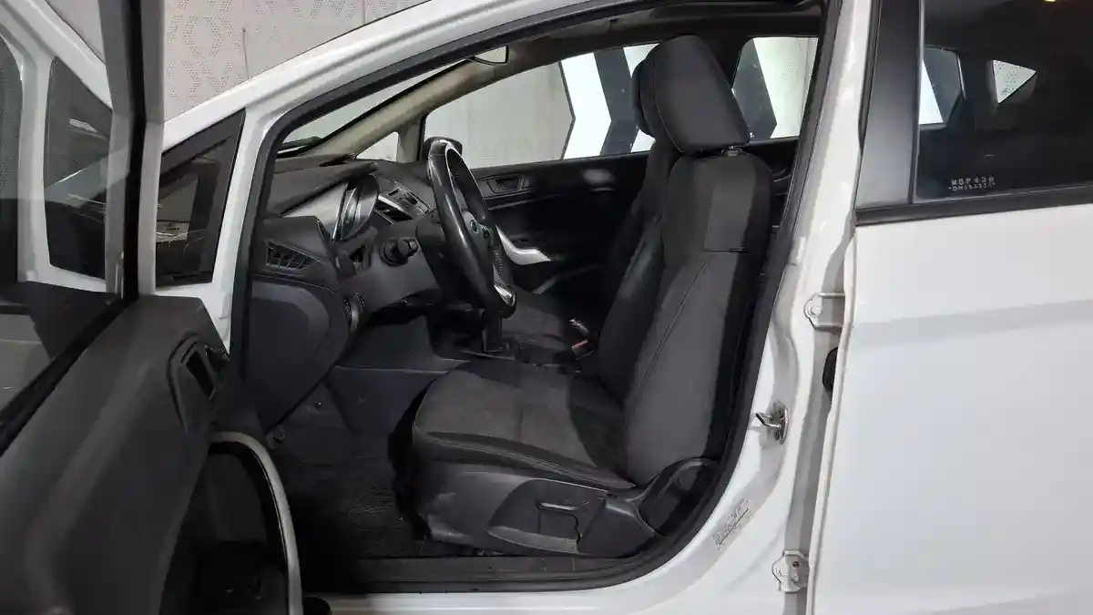 Ford Fiesta Kinetic Design 1.6 16V Titanium 2013 - foto 5