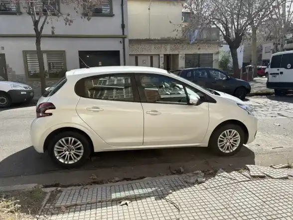 Peugeot 208 1.6 Active 2019 - foto 4