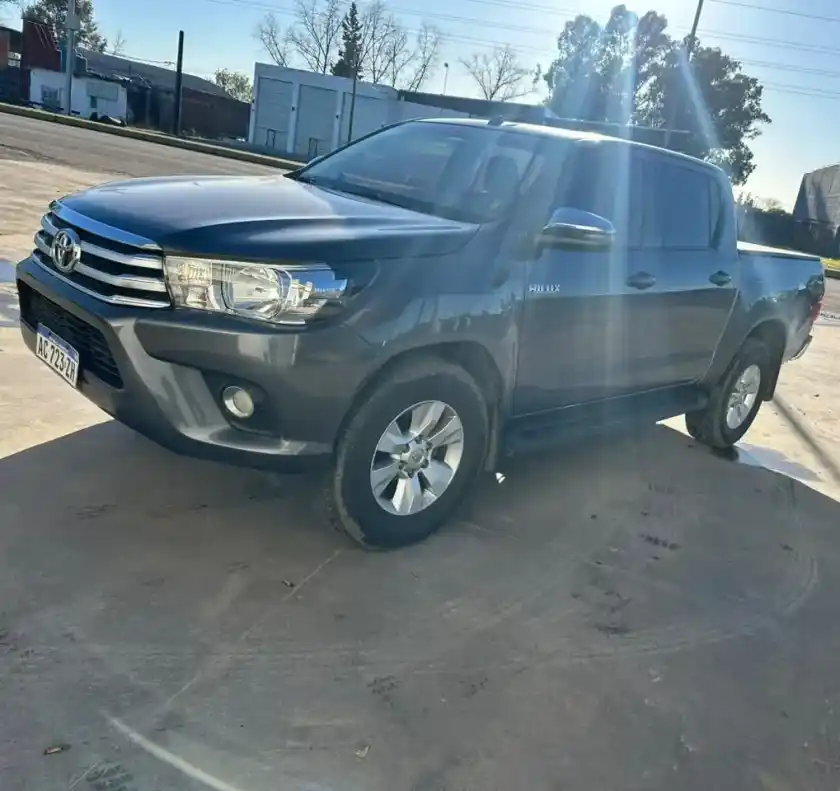 Toyota Hilux Pick-Up 2.8 Cd Srv 177Cv 4X2 2018 - foto 1