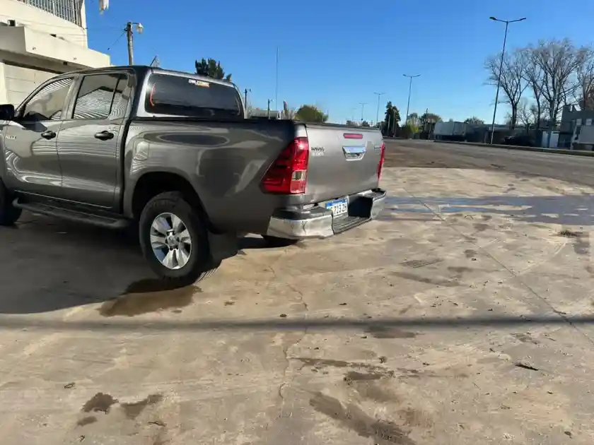 Toyota Hilux Pick-Up 2.8 Cd Srv 177Cv 4X2 2018 - foto 4