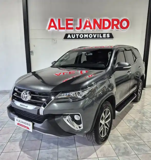 Toyota Hilux SW4 2017 - foto 1