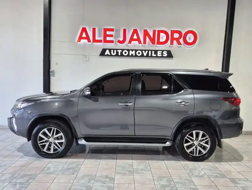 Toyota Hilux Sw4 2.8 Srx 177Cv 4X4 7As 2017 - foto 3