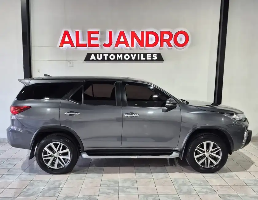 Toyota Hilux Sw4 2.8 Srx 177Cv 4X4 7As 2017 - foto 4