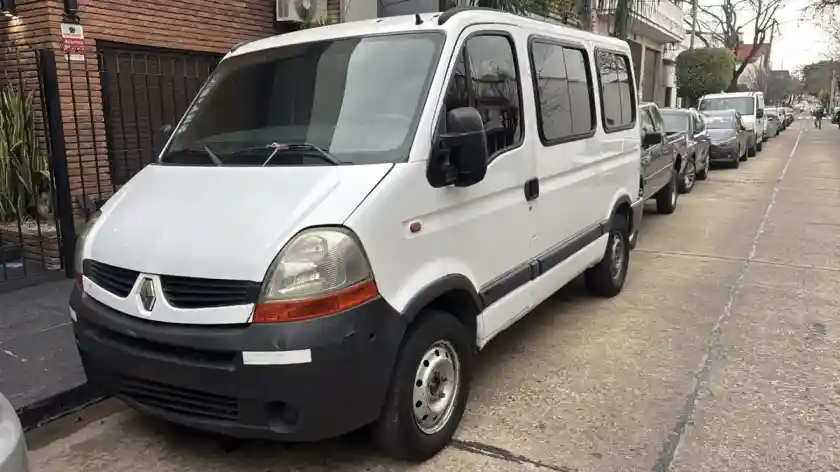 Renault Master 2.5 Ph3 Dci120 L1H1 Pkcn Furgon Corto 2012 - foto 2