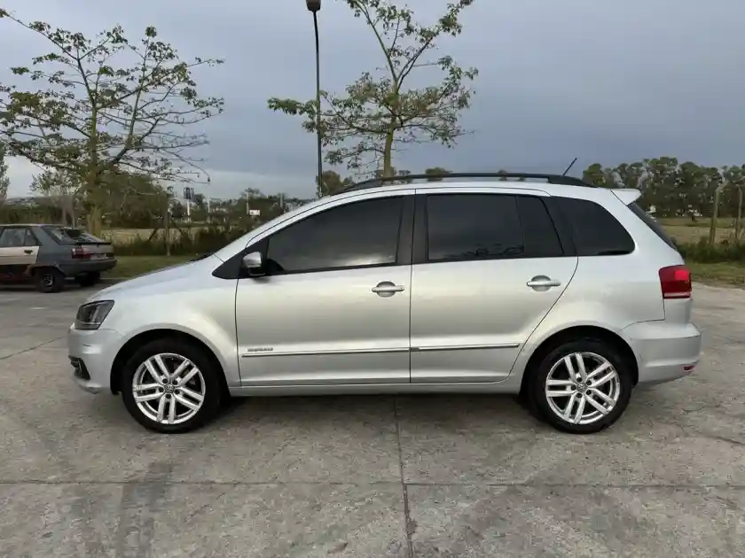 Volkswagen Suran 1.6 Imotion Highline 110Cv 2016 - foto 3