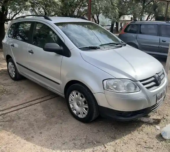 Volkswagen Suran 1.6 I Comfortline 90A 2010 - foto 1