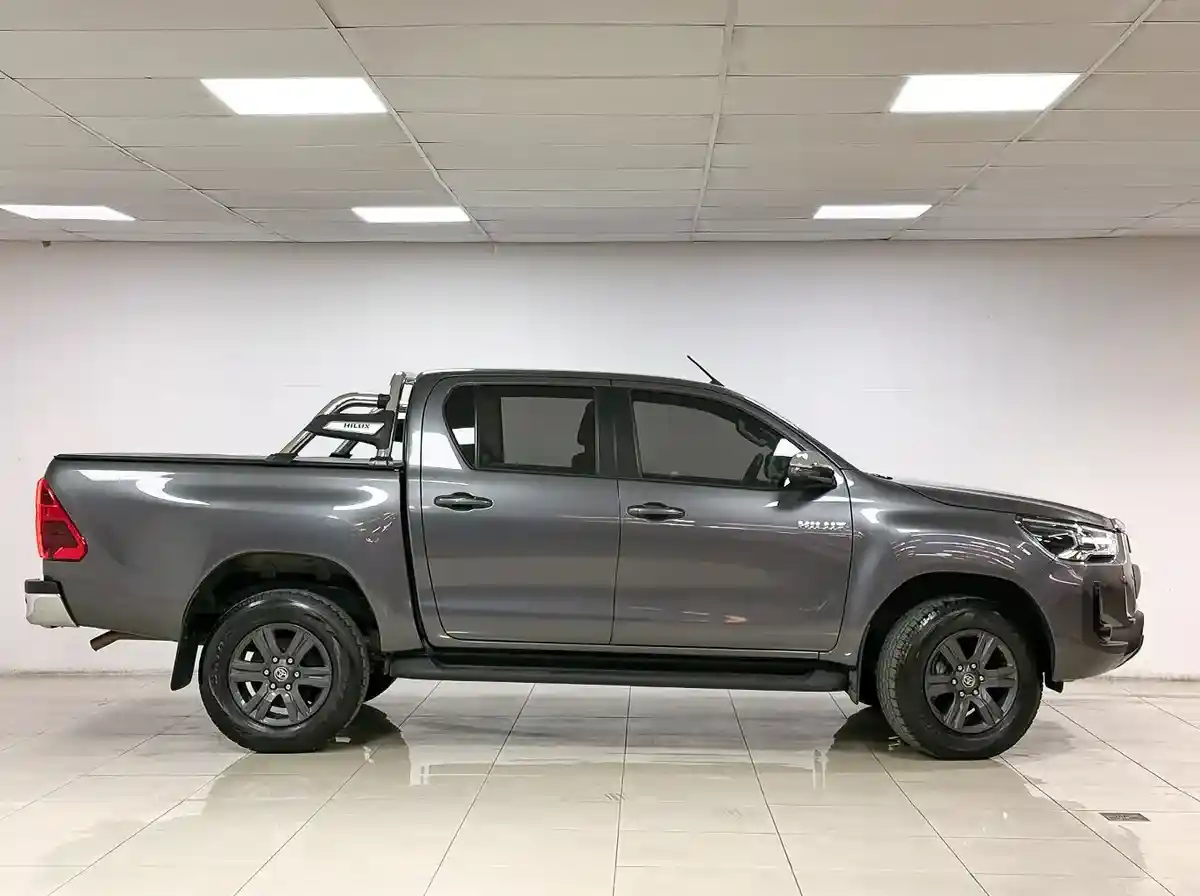 Toyota Hilux Pick-Up 2.8 Cd Srv 204Cv 4X2 2021 - foto 5