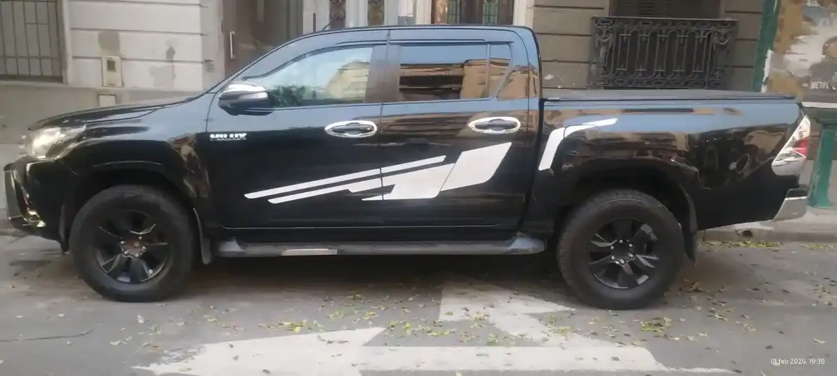 Toyota Hilux Pick-Up 2.8 Cd Srv 177Cv 4X2 2016 - foto 3