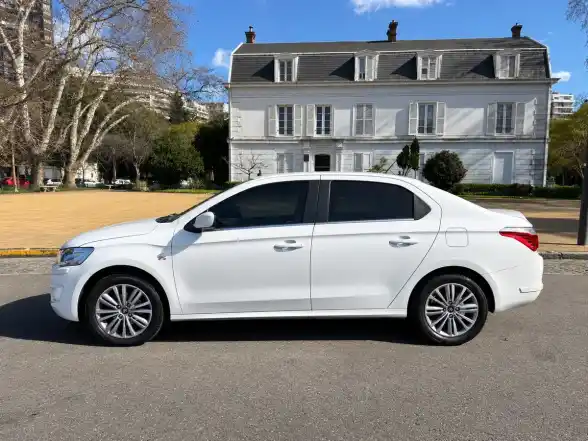 Citroën C-Elysée 1.6 Feel Vti 115 2017 - foto 2