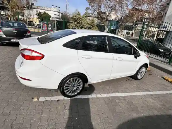 Ford Fiesta Kinetic 1.6 Sedan Se Plus 120Cv 2018 - foto 4