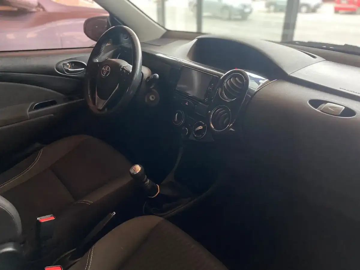 Toyota Etios 1.5 Xls 2017 - foto 4