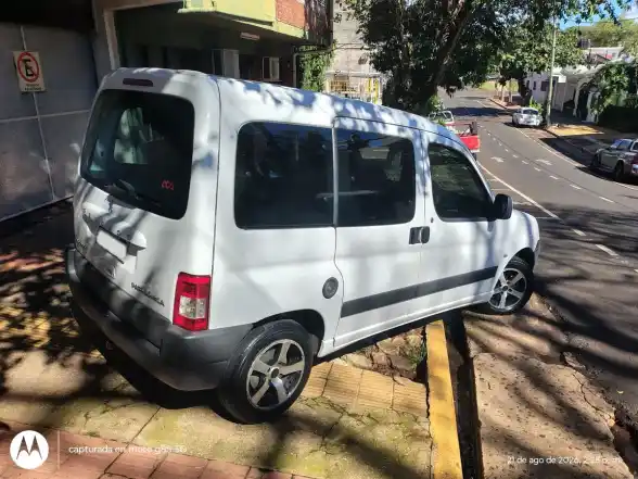 Peugeot Partner 1.6 Patagónica Hdi 2017 - foto 3
