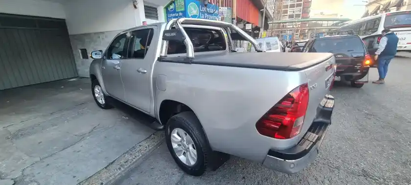 Toyota Hilux 2.8 Cd Srv 177Cv 4X2 2017 - foto 3
