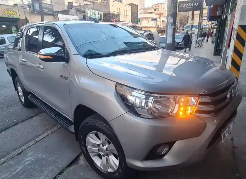Toyota Hilux 2.8 Cd Srv 177Cv 4X2 2017 - foto 5