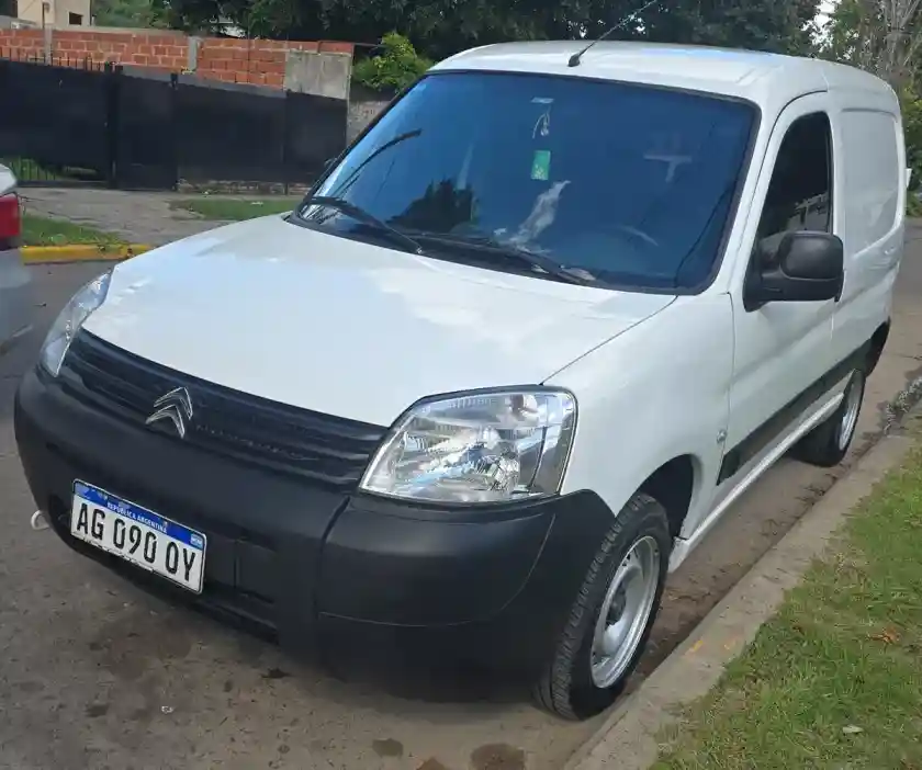 Citroën Berlingo Furgon 1.6 Vti 115 Business 2023 - foto 1