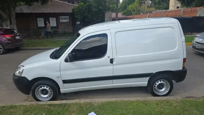 Citroën Berlingo Furgon 1.6 Vti 115 Business 2023 - foto 2