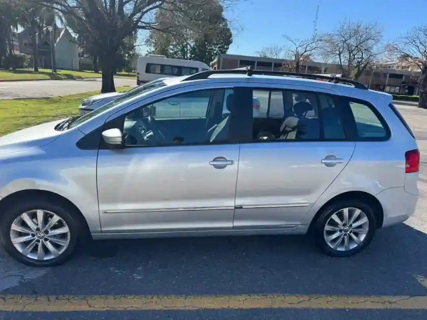 Volkswagen Suran 1.6 Highline 101Cv 11C 2012 - foto 5