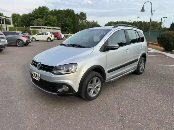 Volkswagen Suran Volkswagen Suran Cross 1.6 Highline 101Cv 2011 - foto 2