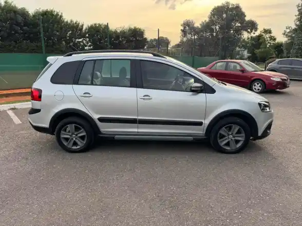 Volkswagen Suran Volkswagen Suran Cross 1.6 Highline 101Cv 2011 - foto 4