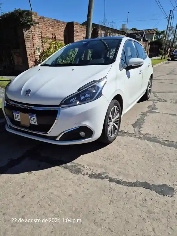 Peugeot 208 2018 - foto 1