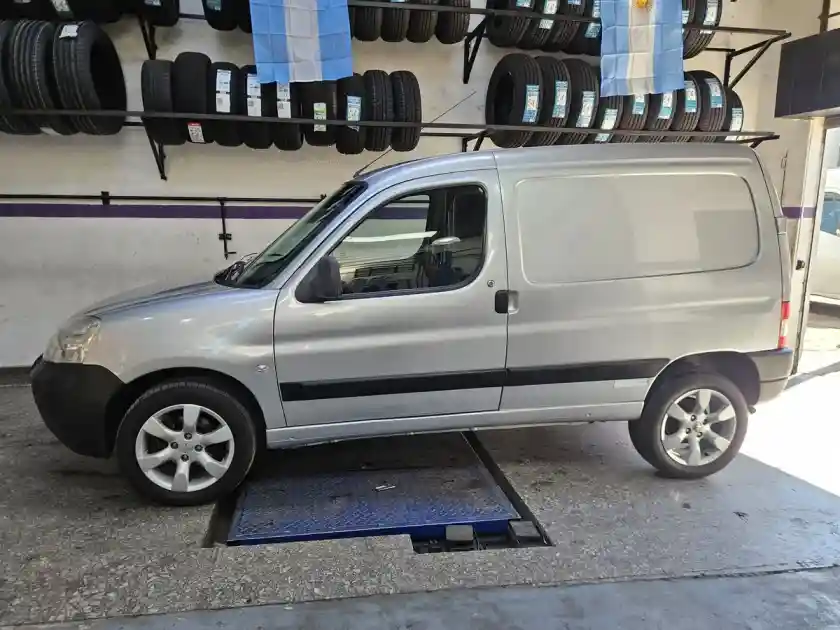 Peugeot Partner 1.4 Furgon Presence Aa 2015 - foto 2