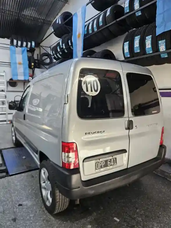Peugeot Partner 1.4 Furgon Presence Aa 2015 - foto 3