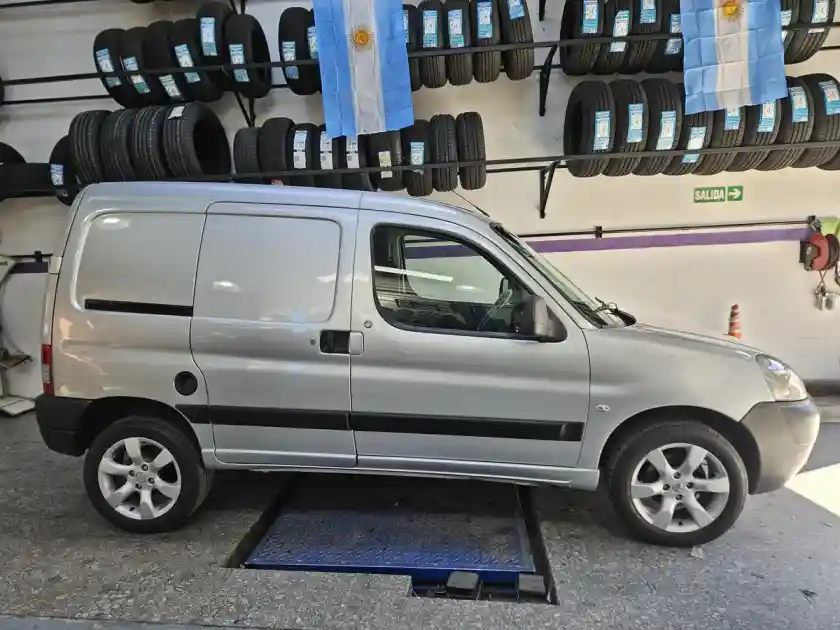 Peugeot Partner 1.4 Furgon Presence Aa 2015 - foto 4