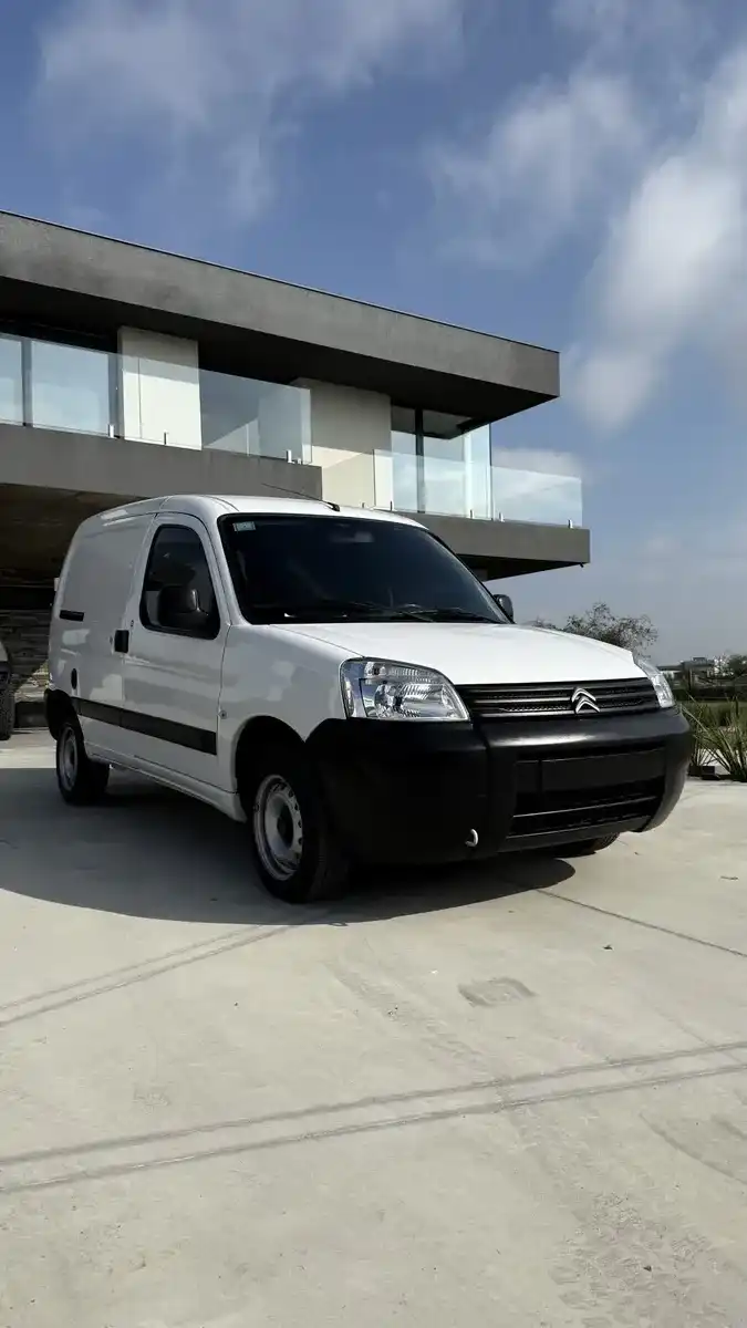Citroën Berlingo Furgon 1.6 Hdi 92 Bussines 2025 - foto 1