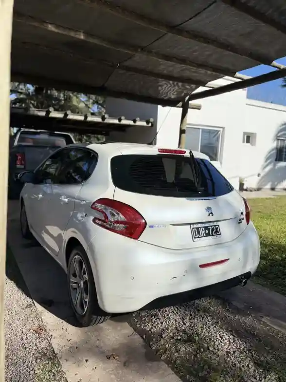 Peugeot 208 1.6 Feline Pack Cuir 2014 - foto 4