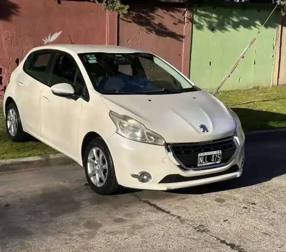 Peugeot 208 1.5 Allure Touchscreen 2014 - foto 1