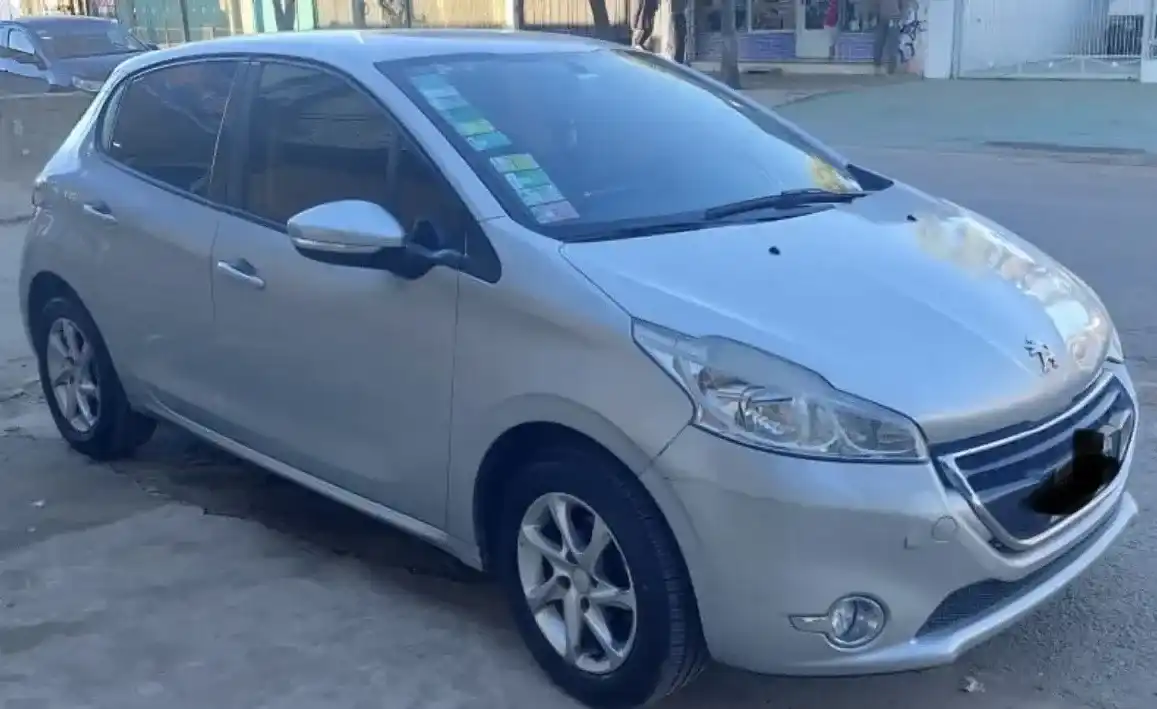 Peugeot 208 1.5 Allure Touchscreen 2015 - foto 1