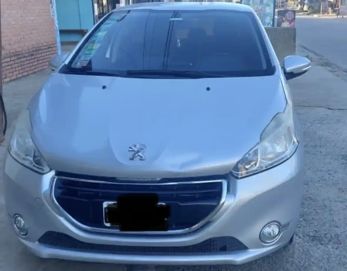 Peugeot 208 1.5 Allure Touchscreen 2015 - foto 2