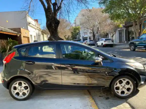 Ford Fiesta Kineti 2011 - foto 2