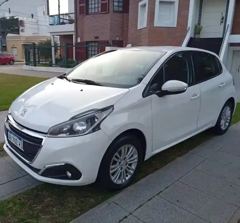 Peugeot 208 1.6 Allure Nav Tiptronic 2017 - foto 1