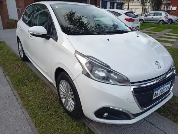 Peugeot 208 1.6 Allure Nav Tiptronic 2017 - foto 2