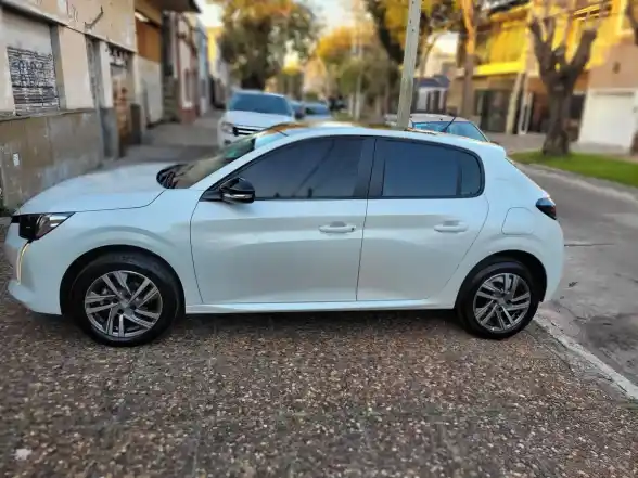Peugeot 208 1.6 Allure Pack 2024 - foto 2