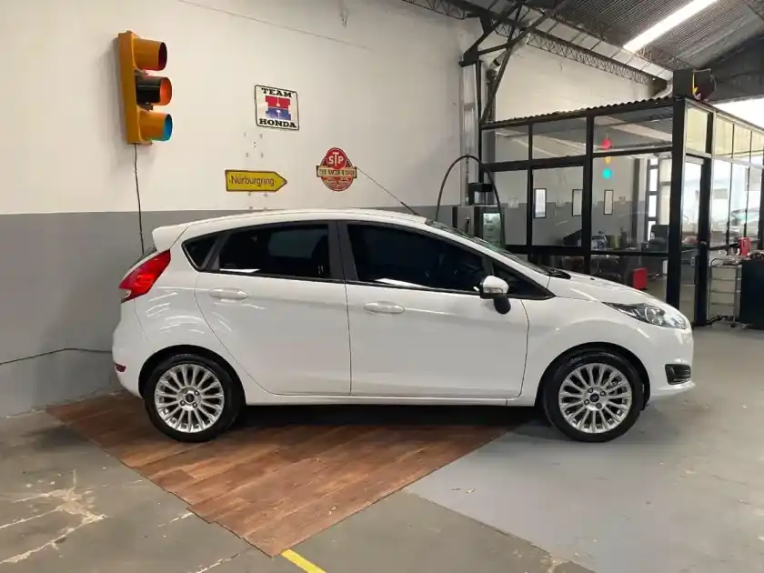 Ford Fiesta Kinetic 1.6 Se Powershift 120Cv 2017 - foto 4