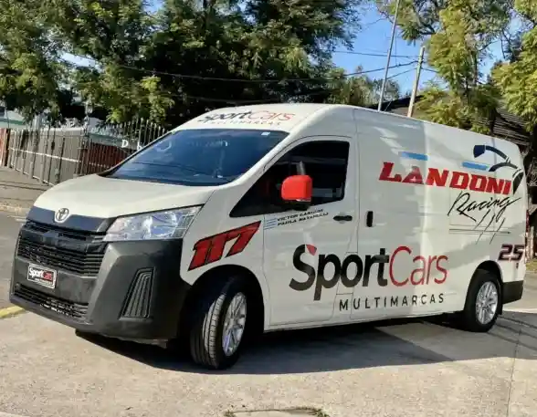 Toyota Hiace 2022 - foto 1