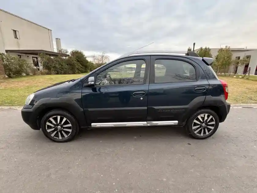 Toyota Etios 1.5 Cross 2016 - foto 2