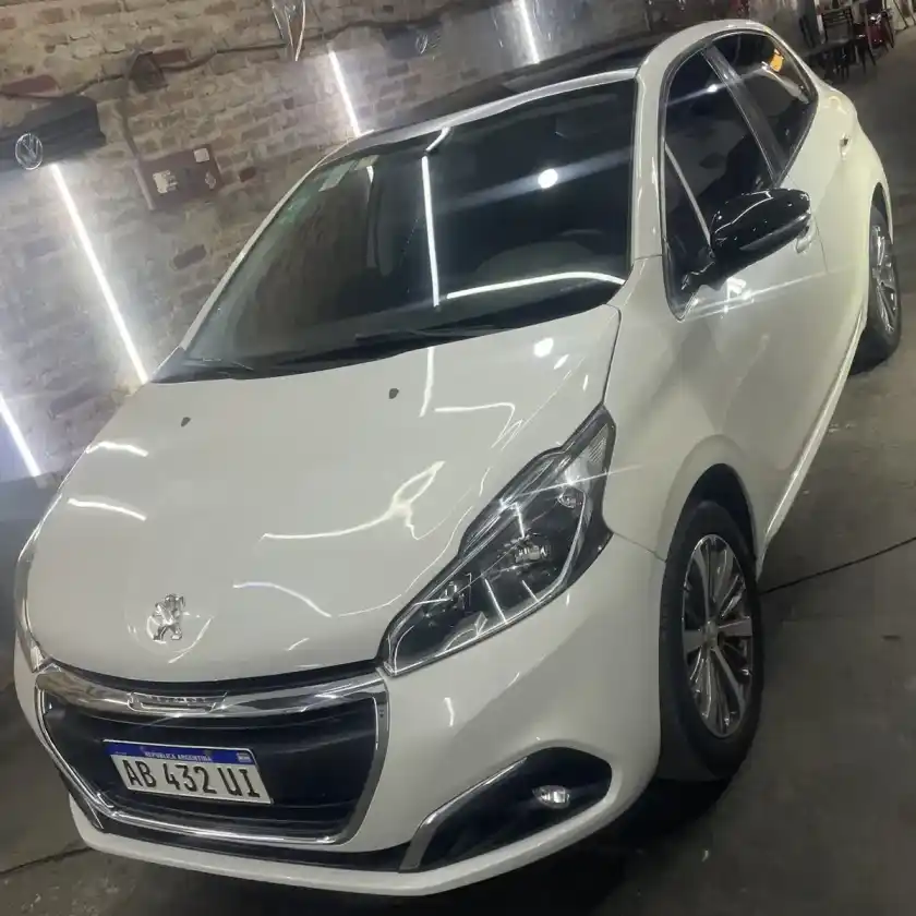 Peugeot 208 1.6 Allure Nav Tiptronic 2017 - foto 1