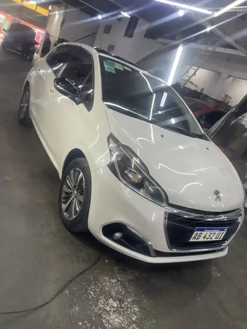Peugeot 208 1.6 Allure Nav Tiptronic 2017 - foto 2