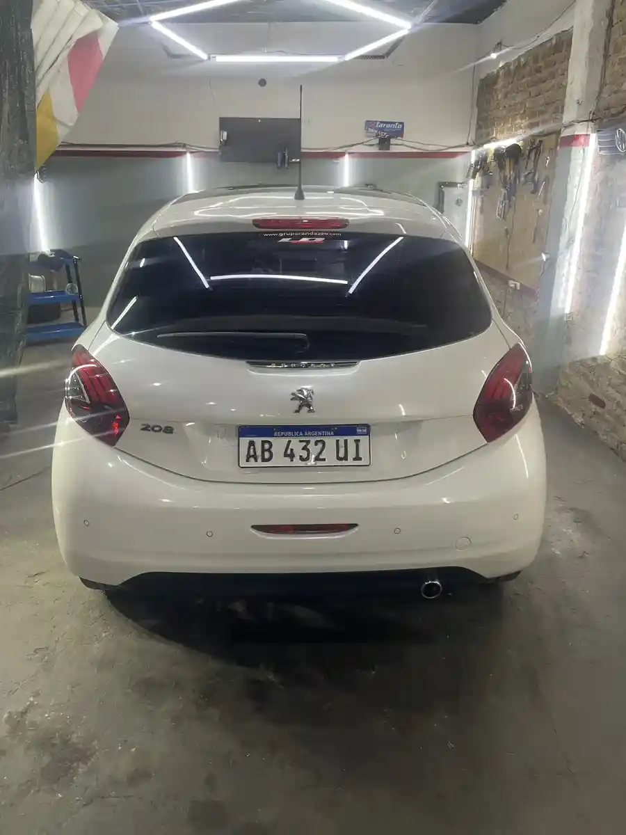 Peugeot 208 1.6 Allure Nav Tiptronic 2017 - foto 4